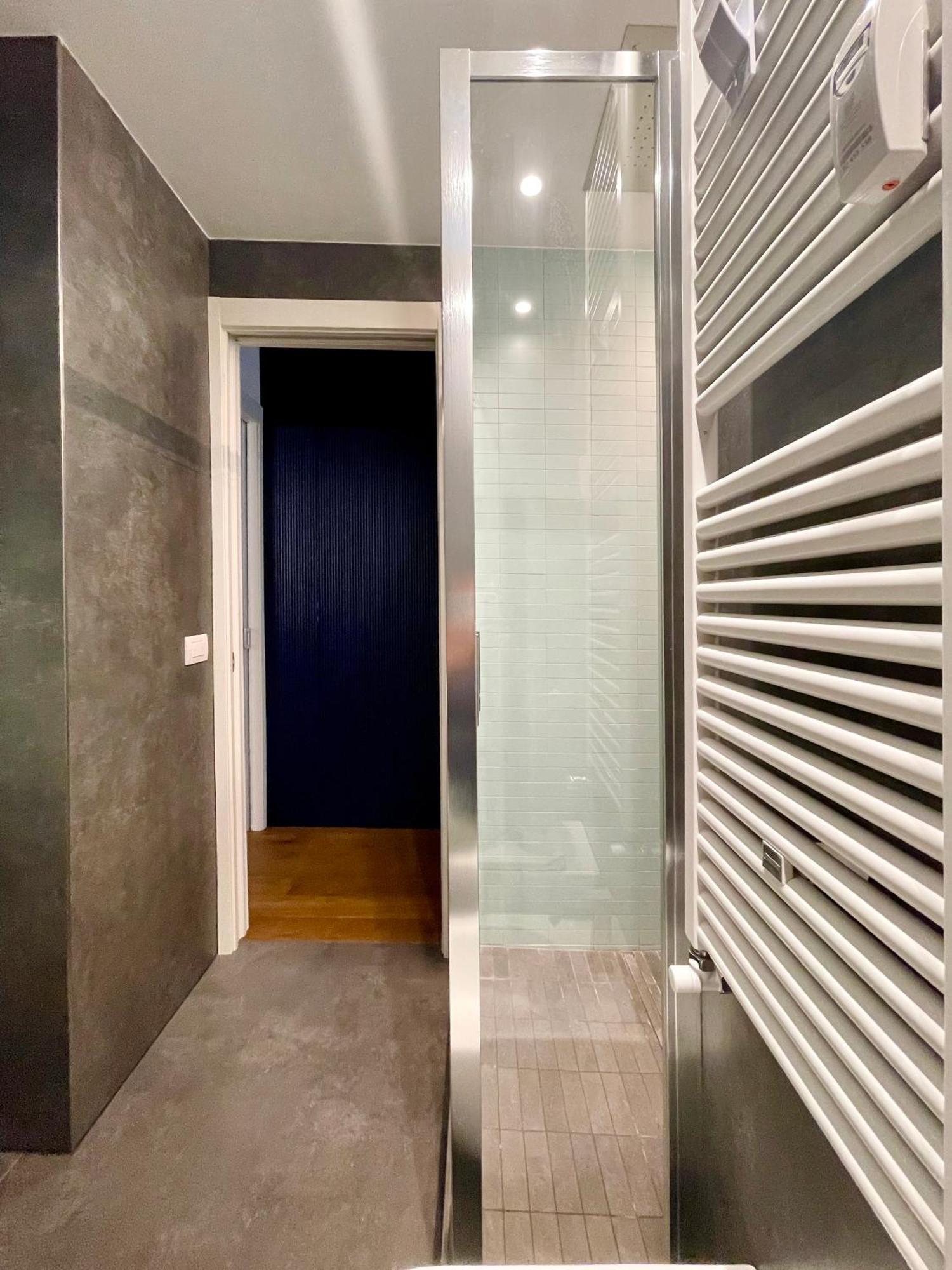 Ada Luxury Rom